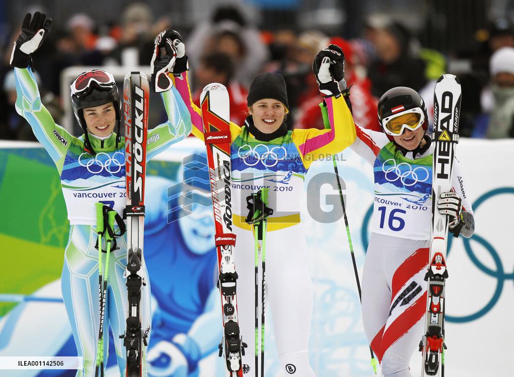 Germany's Rebensburg wins women's alpine skiing giant slalom