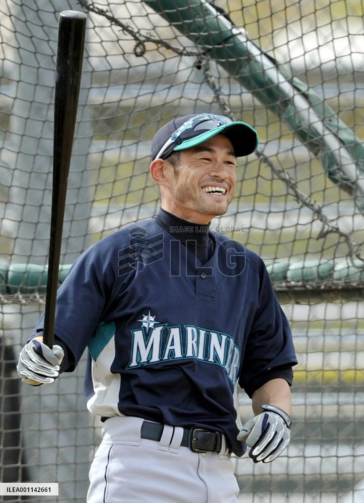 Ichiro participates in spring training