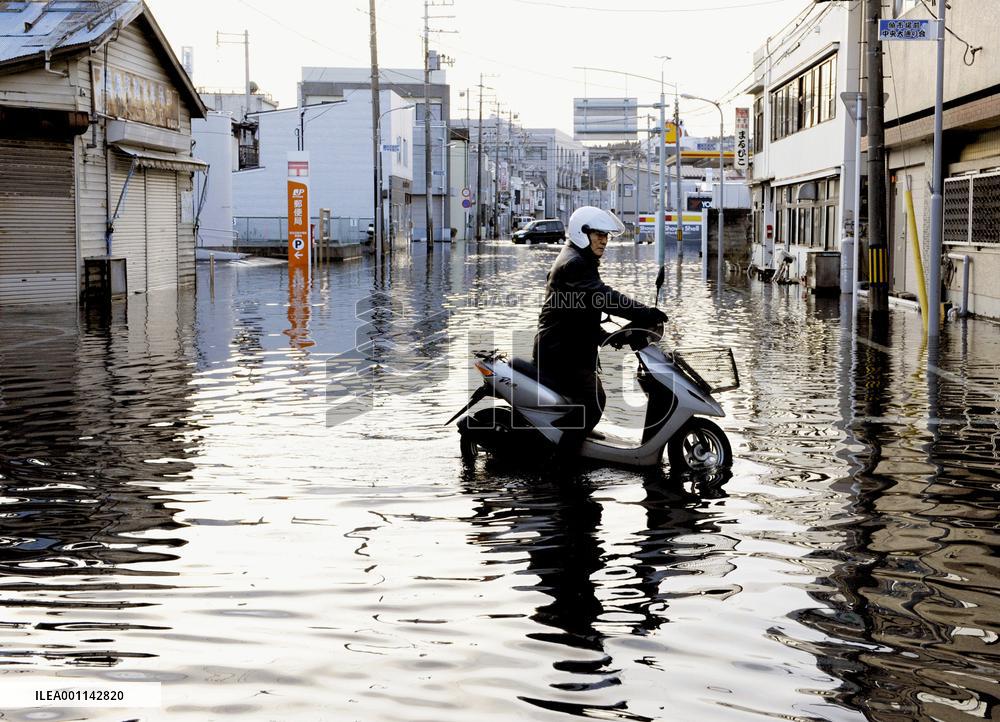 Tsunami reaches Japan's Pacific side