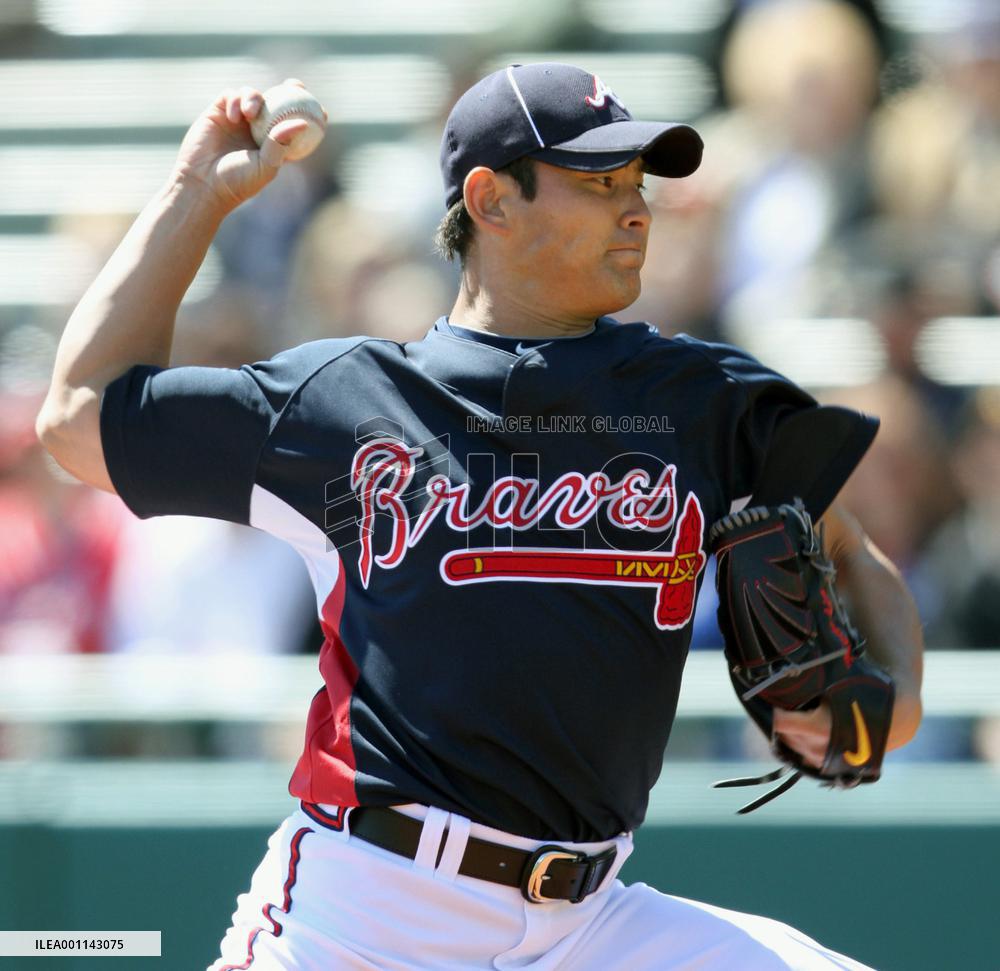 Braves Kawakami pitches in preseason game