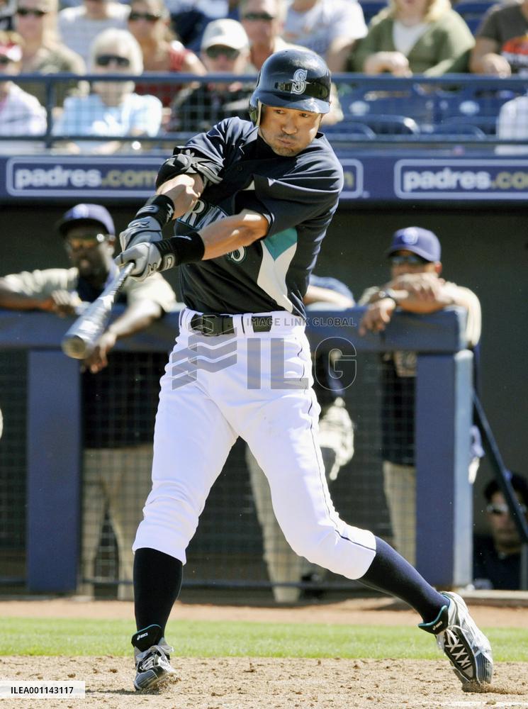 Ichiro hits RBI triple in spring training game