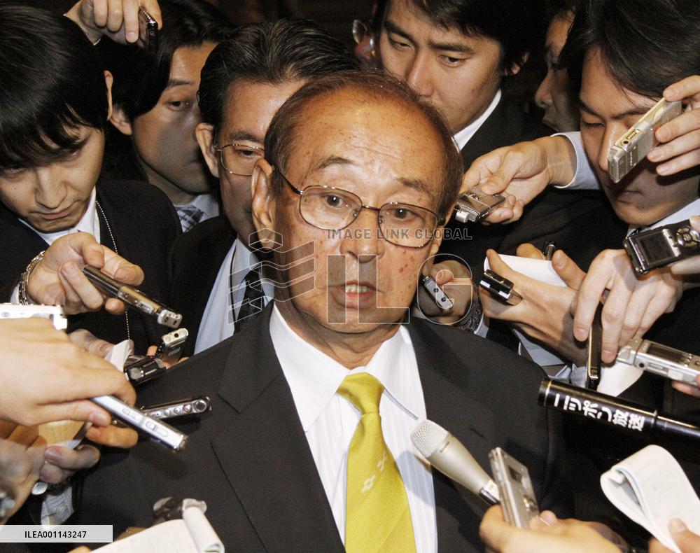 Okinawa leader tells gov't 'no' to Futemma onshore relocation plan
