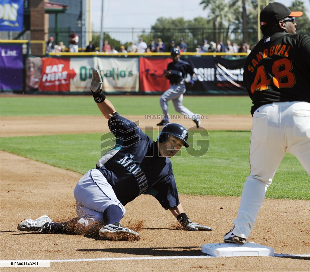 Mariners' Ichiro plays in preseason game