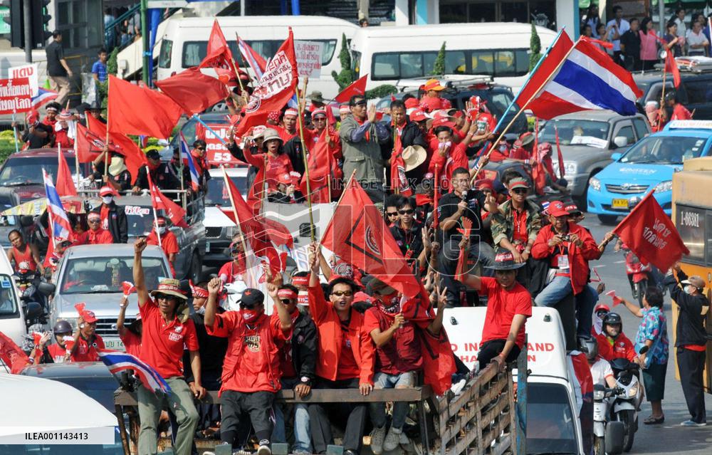 Thaksin supporters rally in Bangkok
