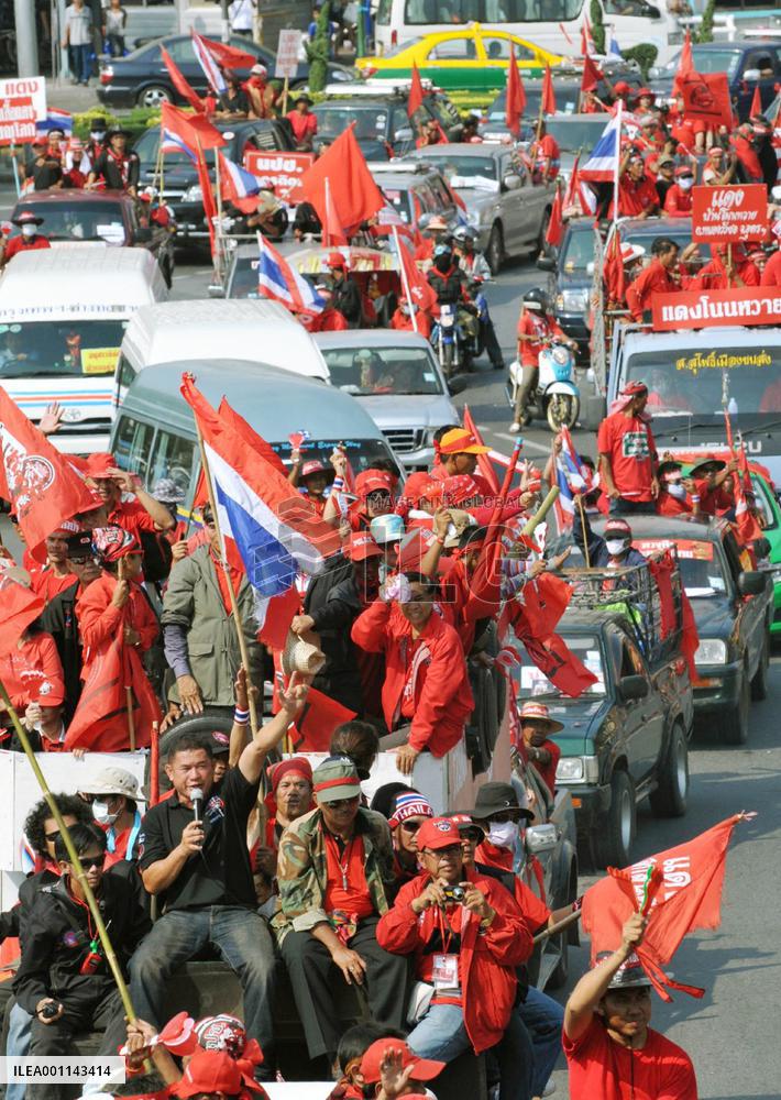 Thaksin supporters rally in Bangkok