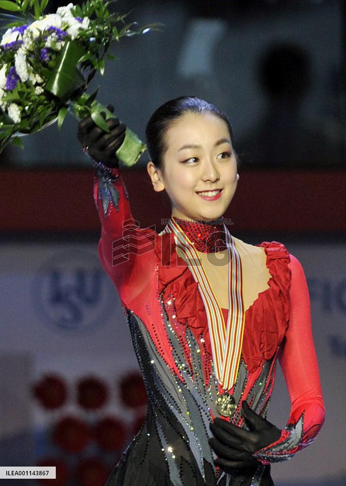 Asada wins gold medal at worlds