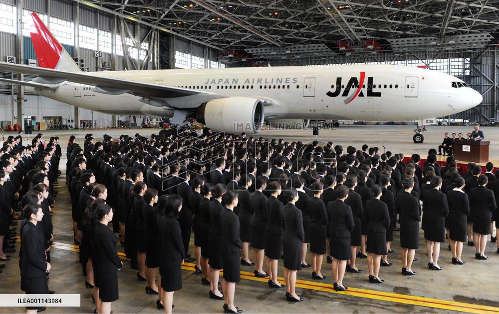 New recruits mark 1st day of work as Toyota, JAL vow fresh start