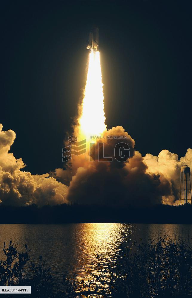 Shuttle succeeds in entering orbit with Yamazaki on board