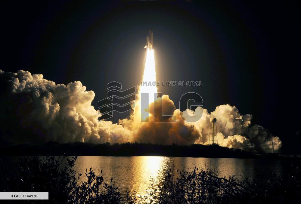 Shuttle succeeds in entering orbit with Yamazaki on board