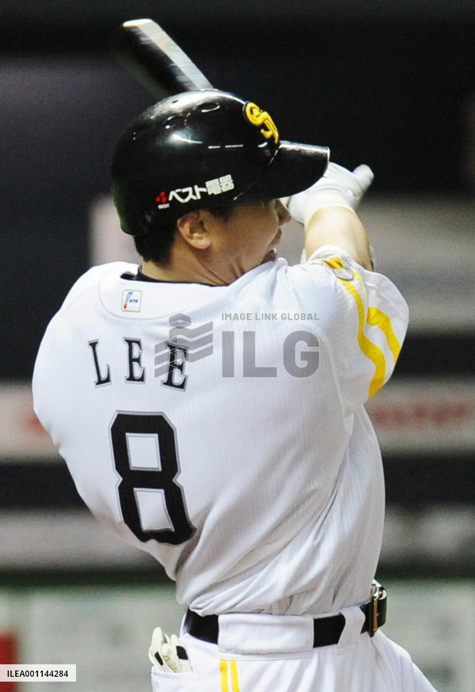 Softbank's Lee blasts homer