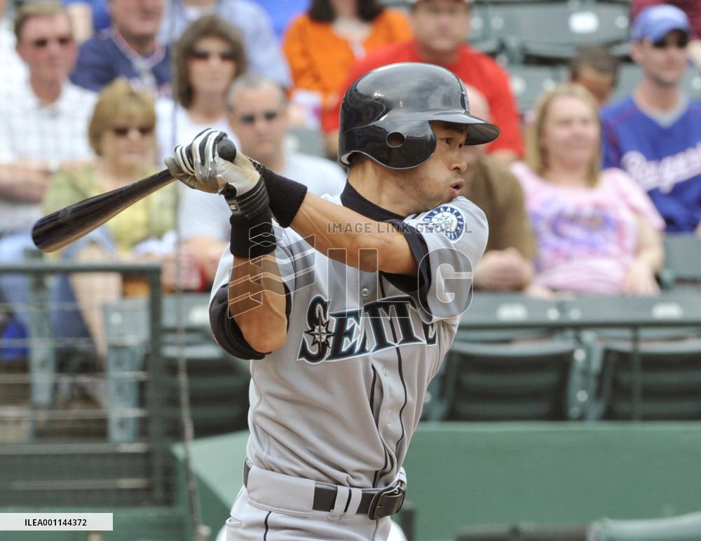Mariners' Ichiro 1-for-4 against Rangers