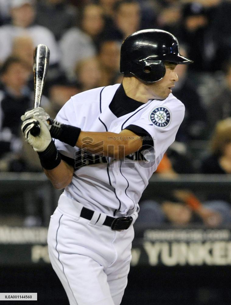 Ichiro gets 2 hits as Mariners rout Tigers