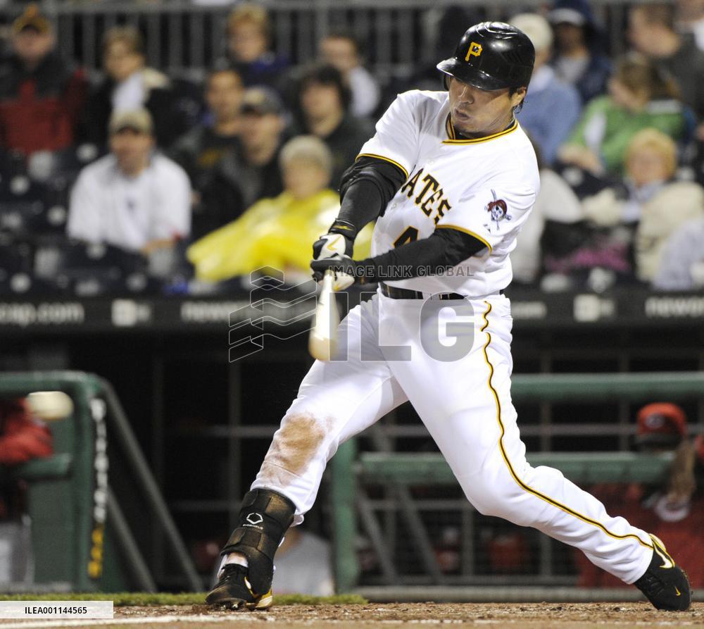 Pittsuburg Pirates' Iwamura 2-for-4 against Cincinnati Reds