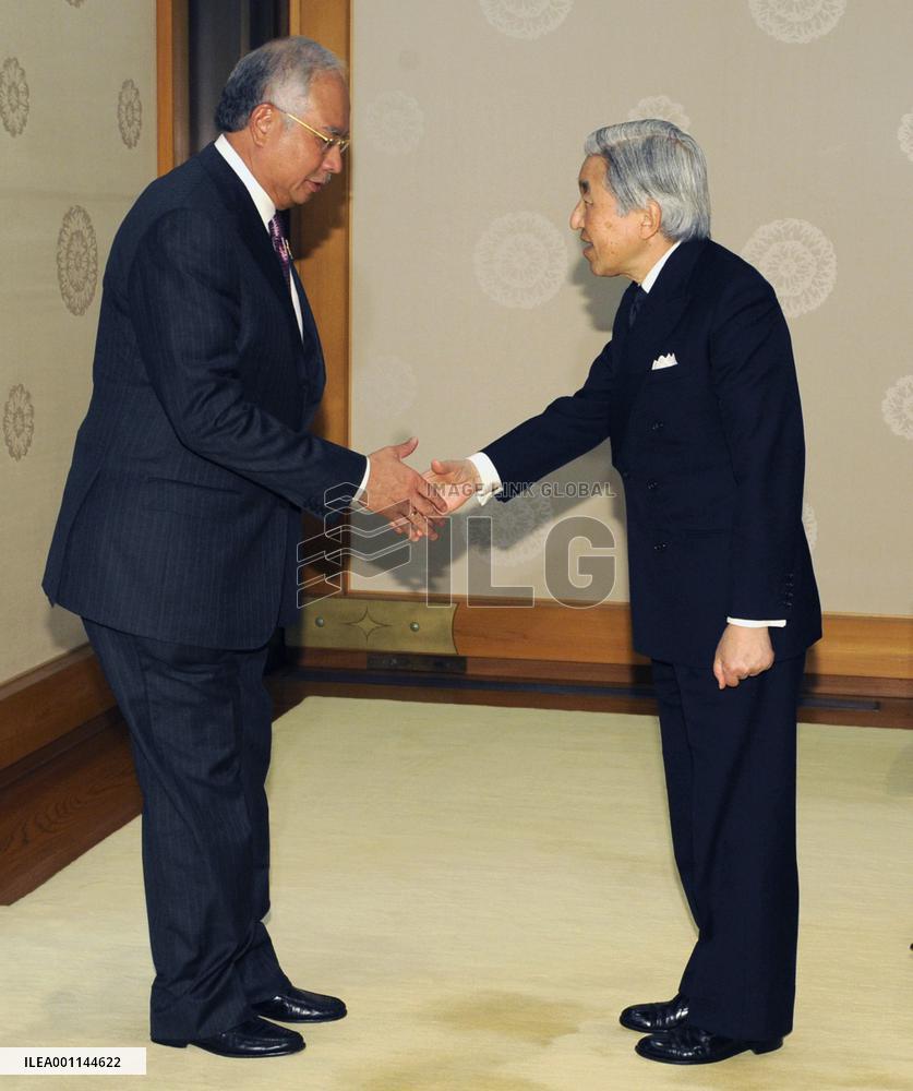 Japanese emperor meets with Malaysian prime minister