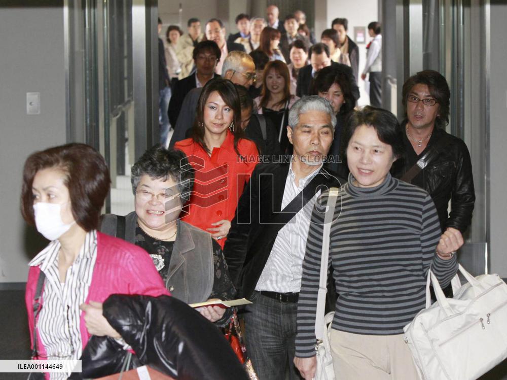 2 JAL flights from Europe arrive at Narita with 500 aboard