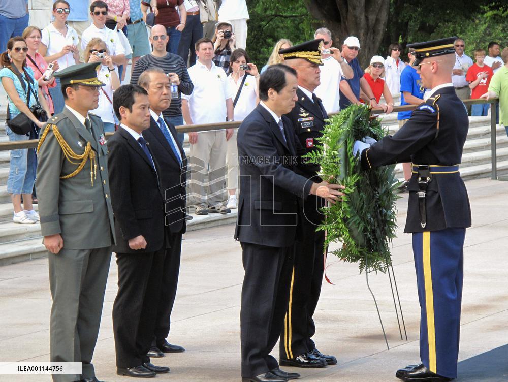 Kan visits Arlington National Cemetery