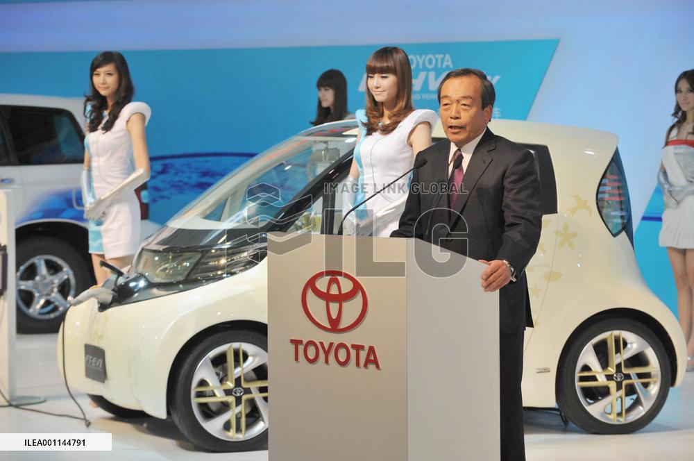 Toyota pitches EV at Beijing show