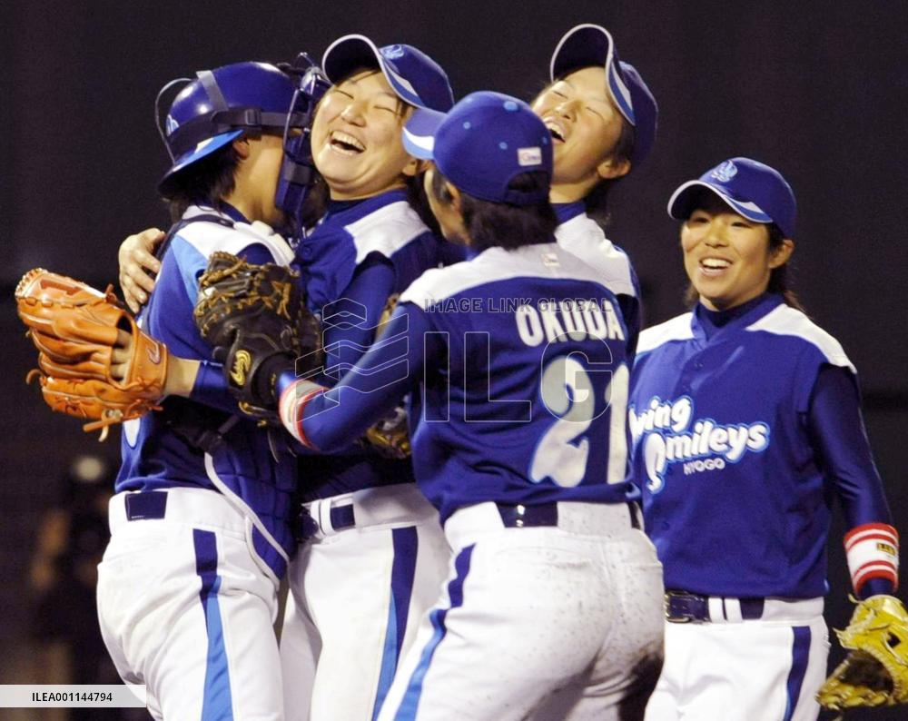 Women's pro baseball back in Japan, 1st in 59 yrs