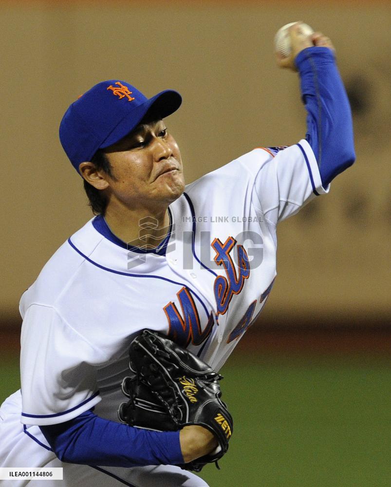 Takahashi earns 1st MLB win