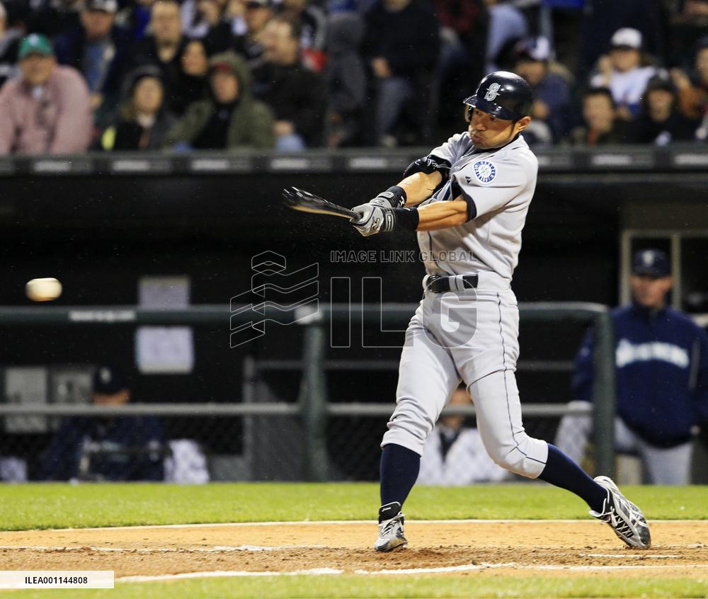 Ichiro plays game vs White Sox