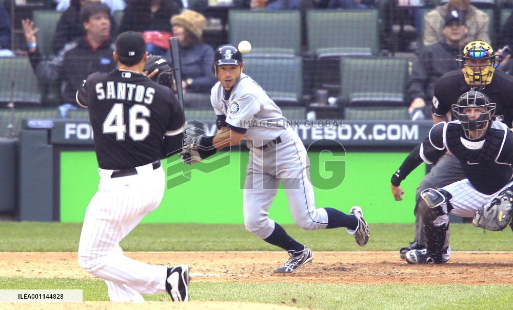 Ichiro grounds out