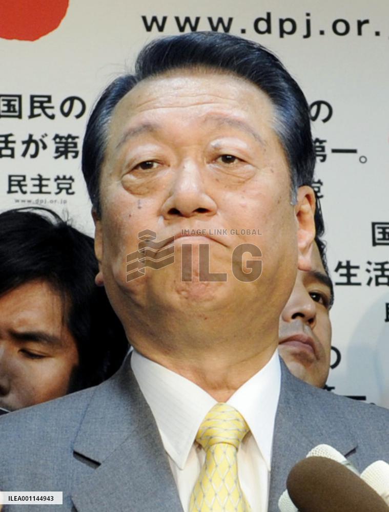 Ozawa says he will remain in DPJ post