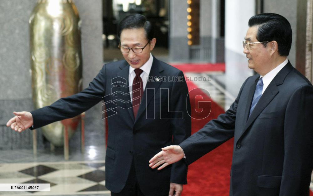 Hu, Lee meet in Shanghai
