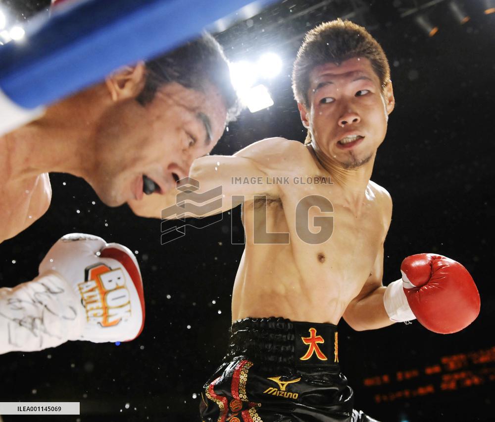 Montiel stops Hasegawa to seize WBC bantamweight crown
