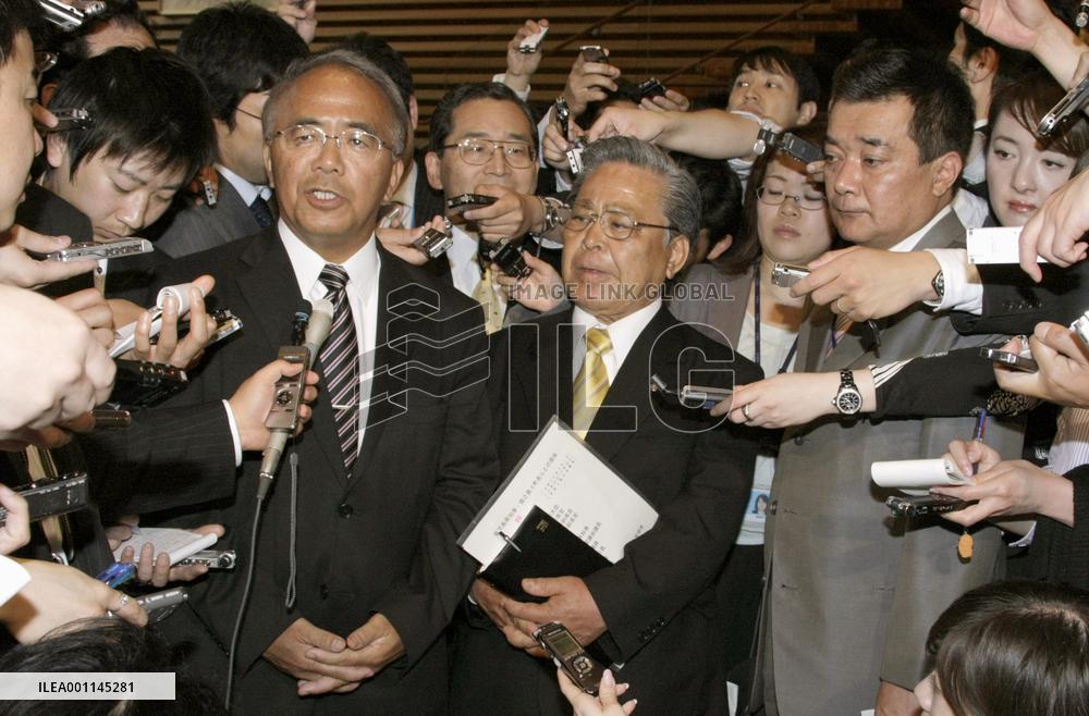 Hatoyama rebuffed by Tokunoshima mayors