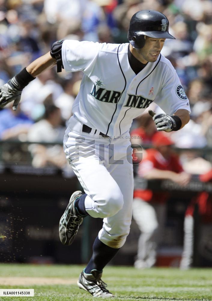 Mariners' Ichiro 3-for-5 with 3 stolen bases against Angels
