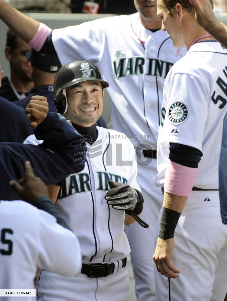 Mariners' Ichiro 3-for-5 with 3 stolen bases against Angels
