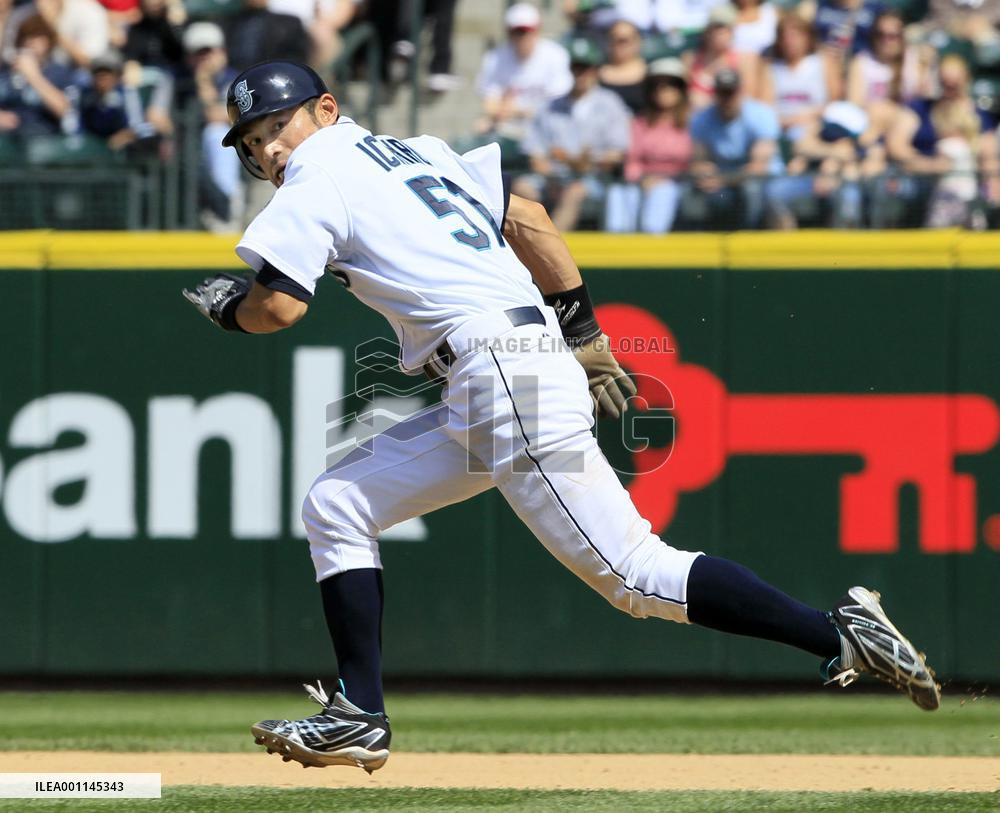 Mariners' Ichiro 3-for-5 with 3 stolen bases against Angels