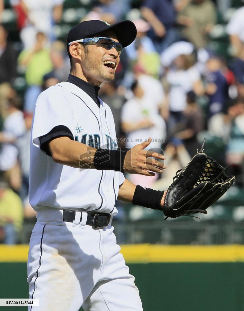 Mariners' Ichiro 3-for-5 with 3 stolen bases against Angels
