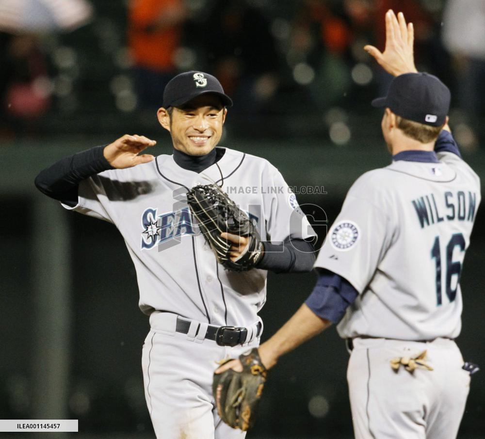Ichiro 2-for-4 against Orioles