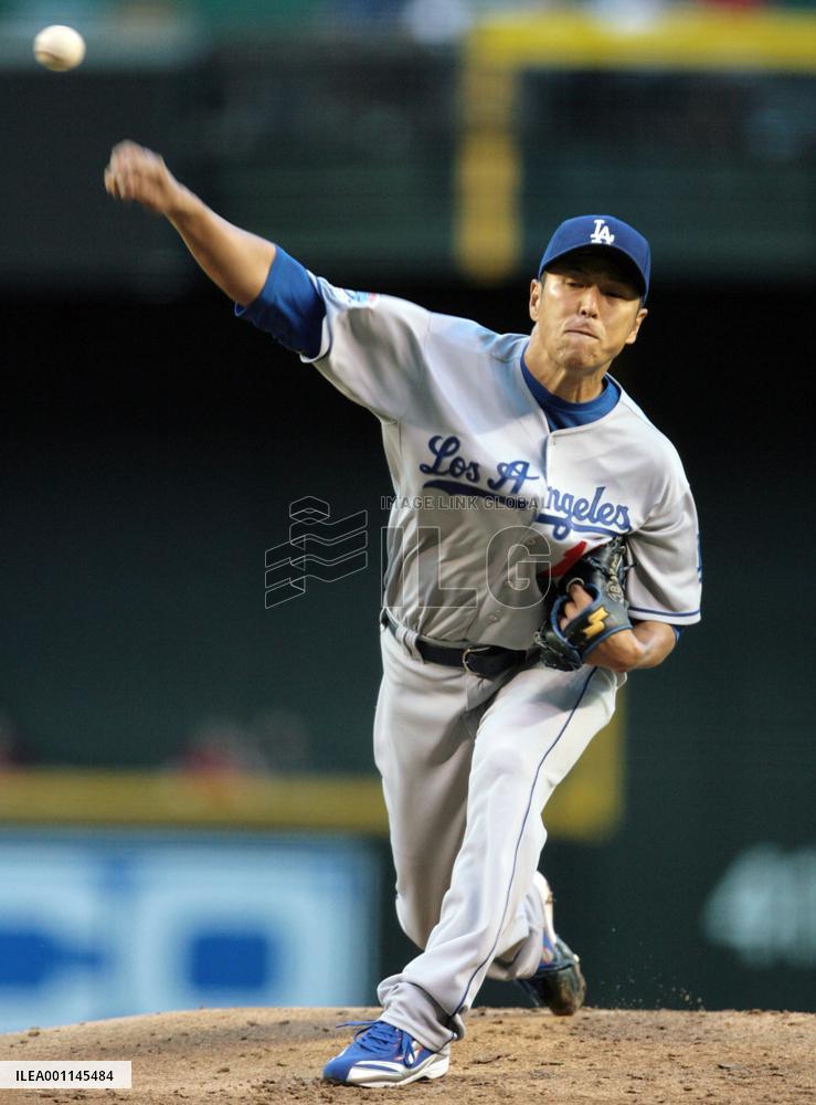 Kuroda gets 4th win as Dodgers top D'Backs