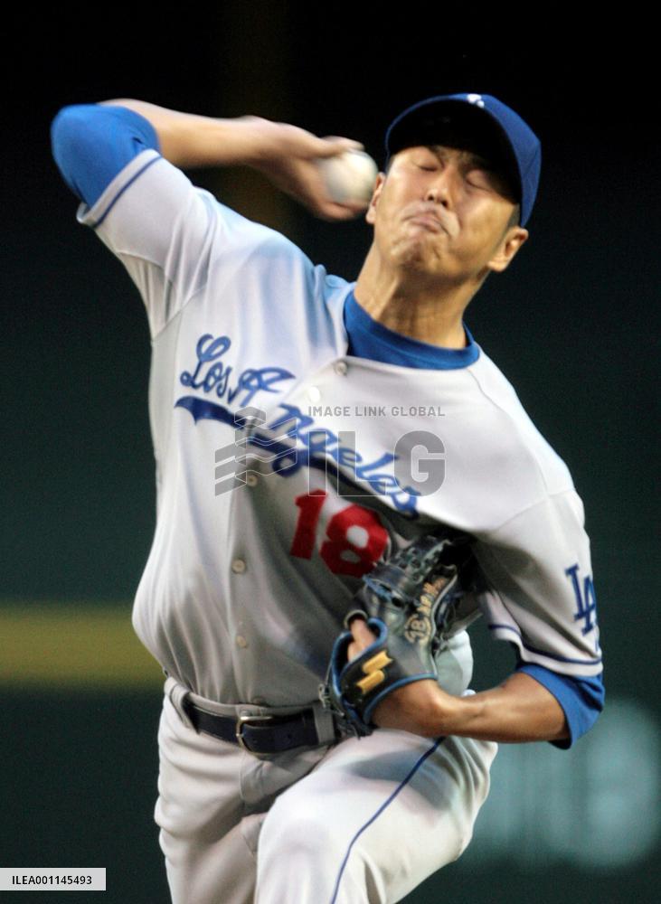 Kuroda gets 4th win as Dodgers top D'Backs
