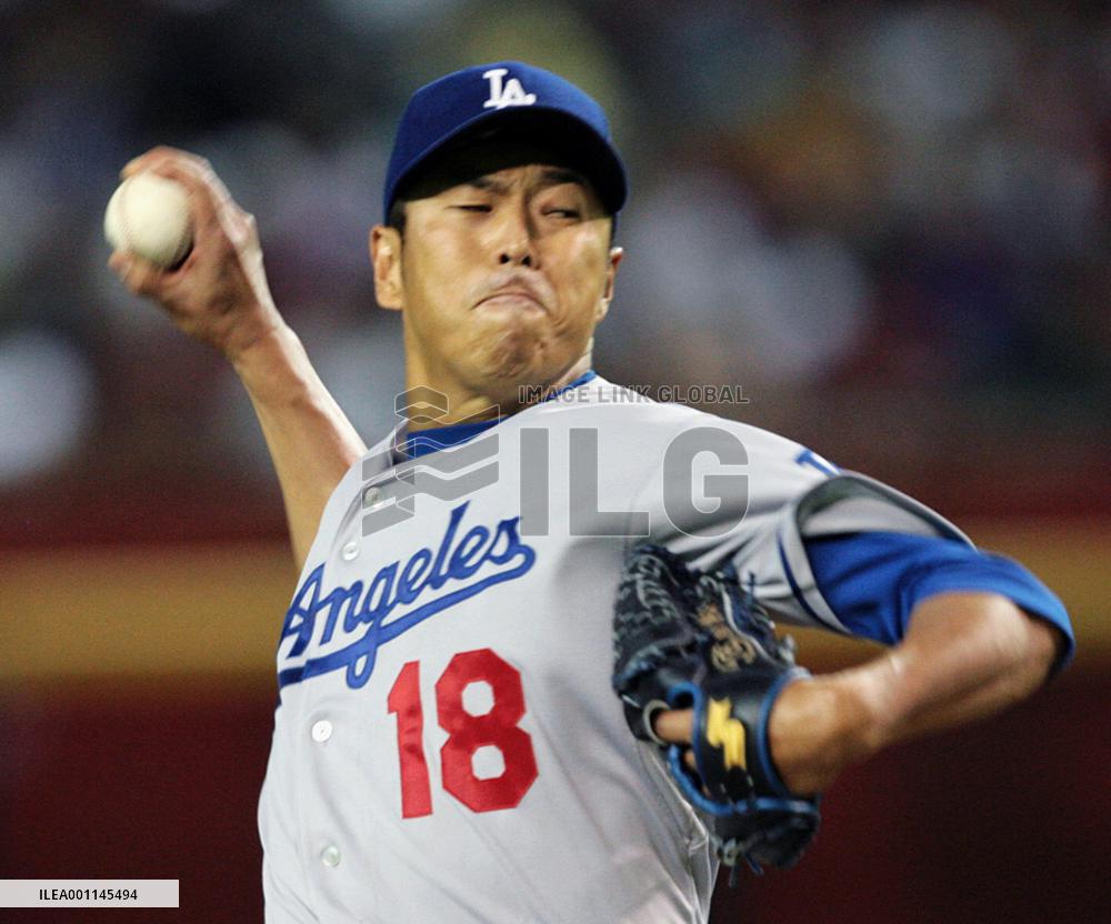 Kuroda gets 4th win as Dodgers top D'Backs