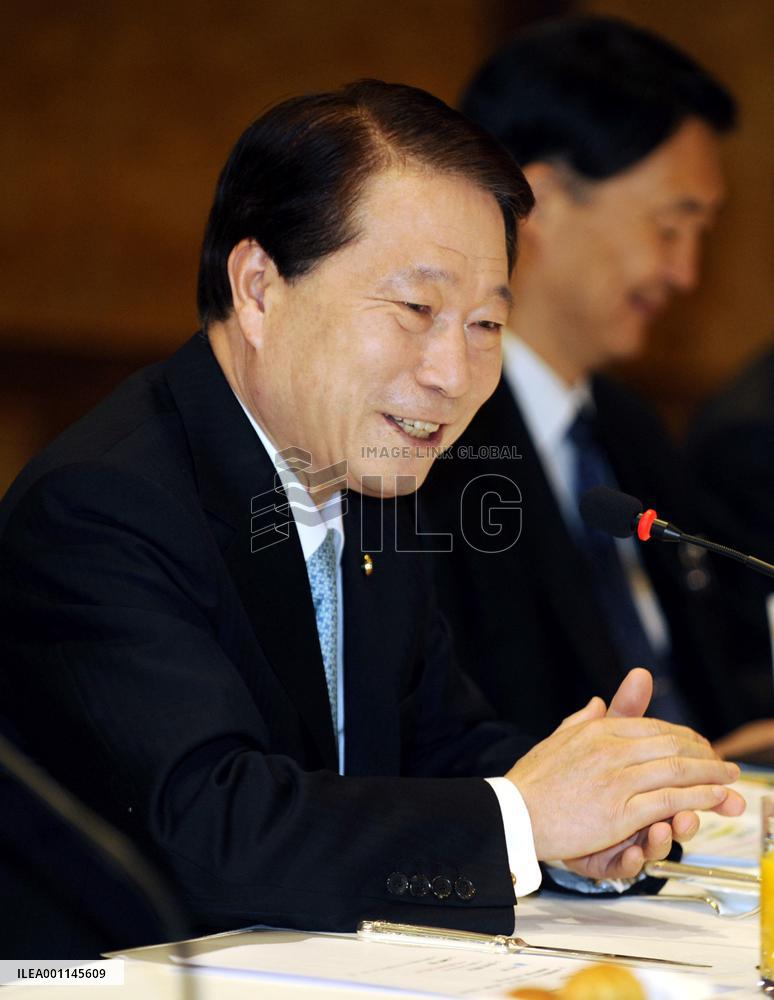 Japan offers support in dealing with sinking incident