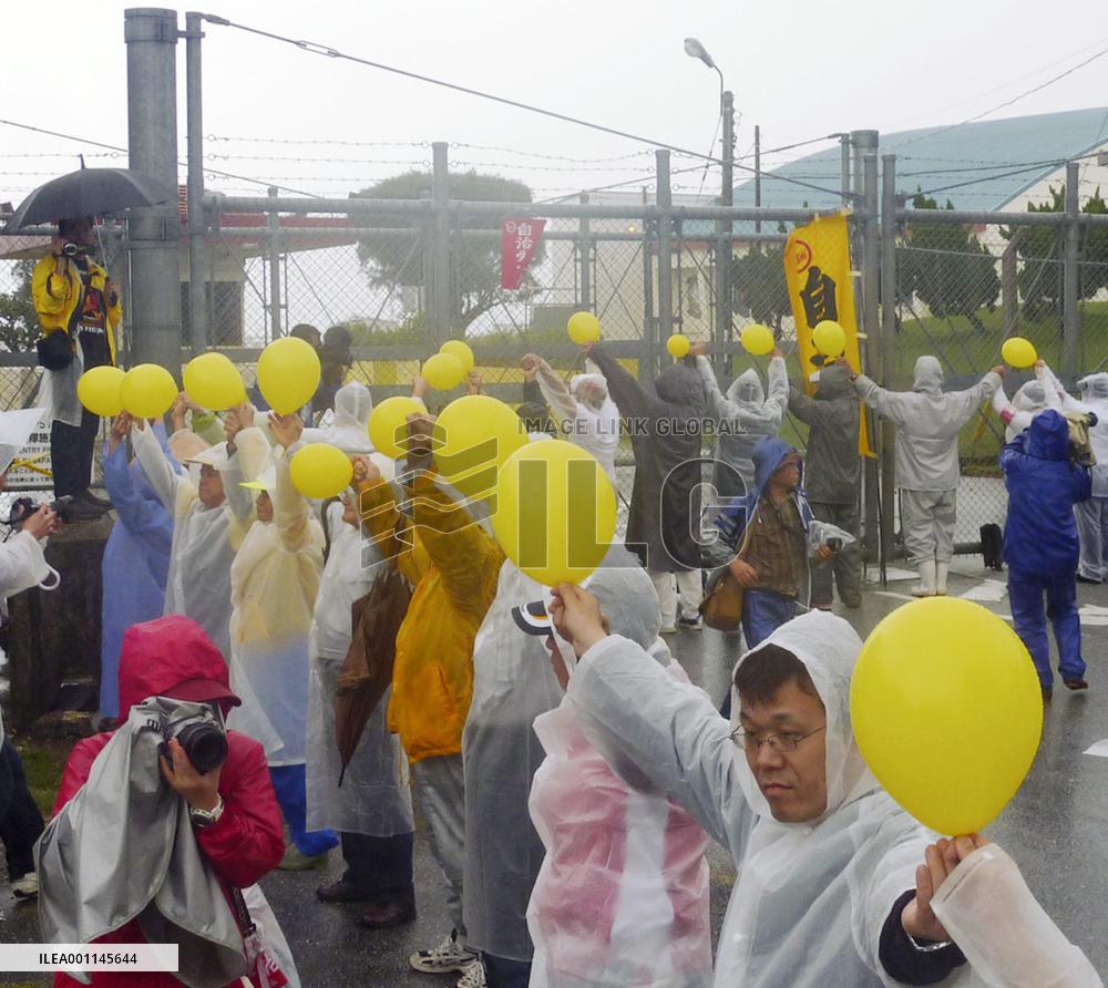 17,000 people encircle Futemma base in 'human chain'