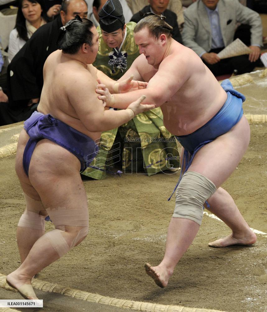 Baruto rebounds at summer sumo