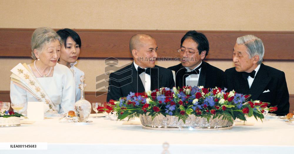 Emperor Akihito hosts dinner for Cambodian King Sihamoni