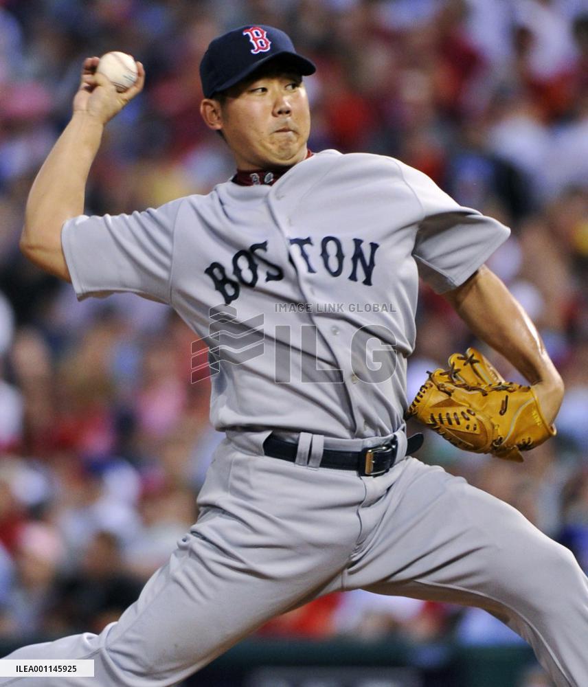 Matsuzaka flirts with no-hitter as BoSox top Phils