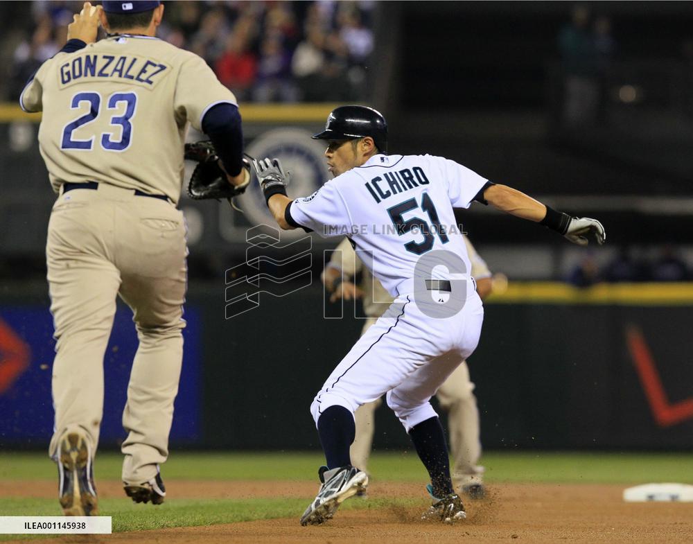 Mariners' Ichiro 2-for-4 against Padres