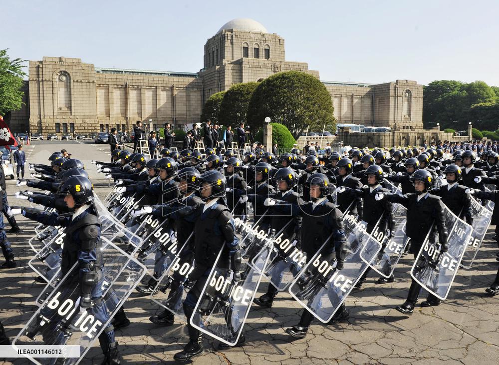 Tokyo police gear up for APEC