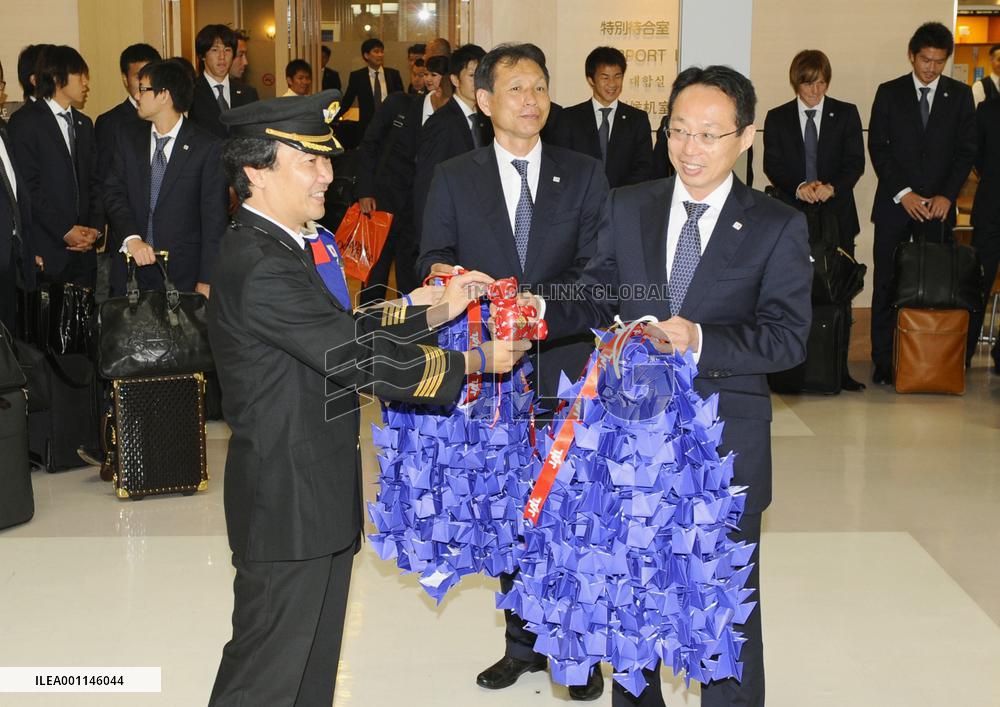 'Blue Samurai' depart Japan