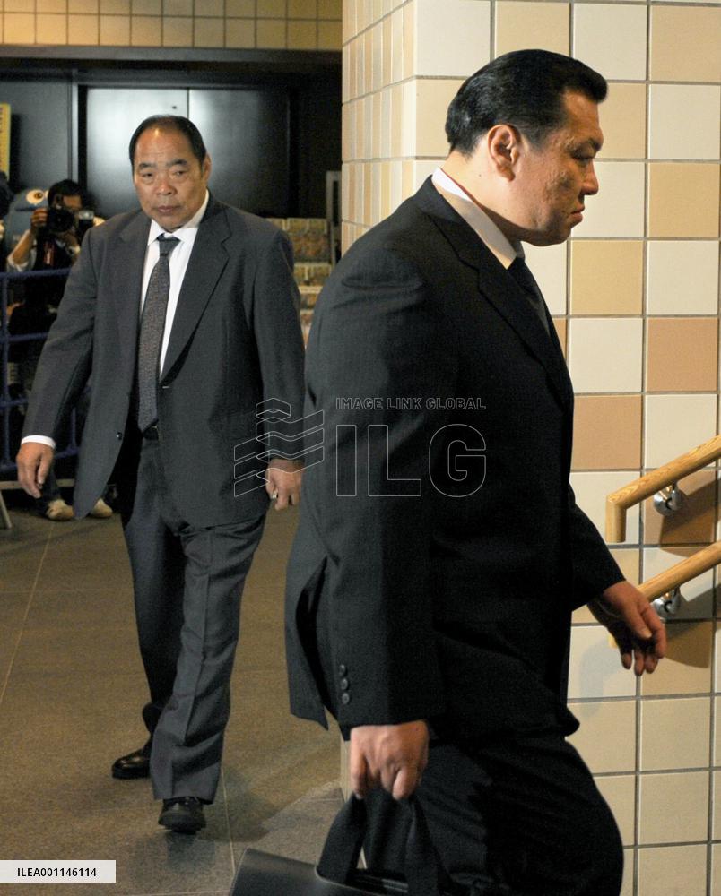 Stablemasters punished over gangster involvement