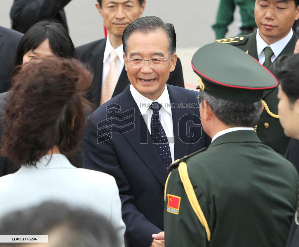 China Premier Wen arrives in Tokyo