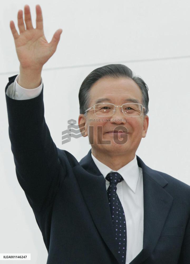 China Premier Wen arrives in Tokyo