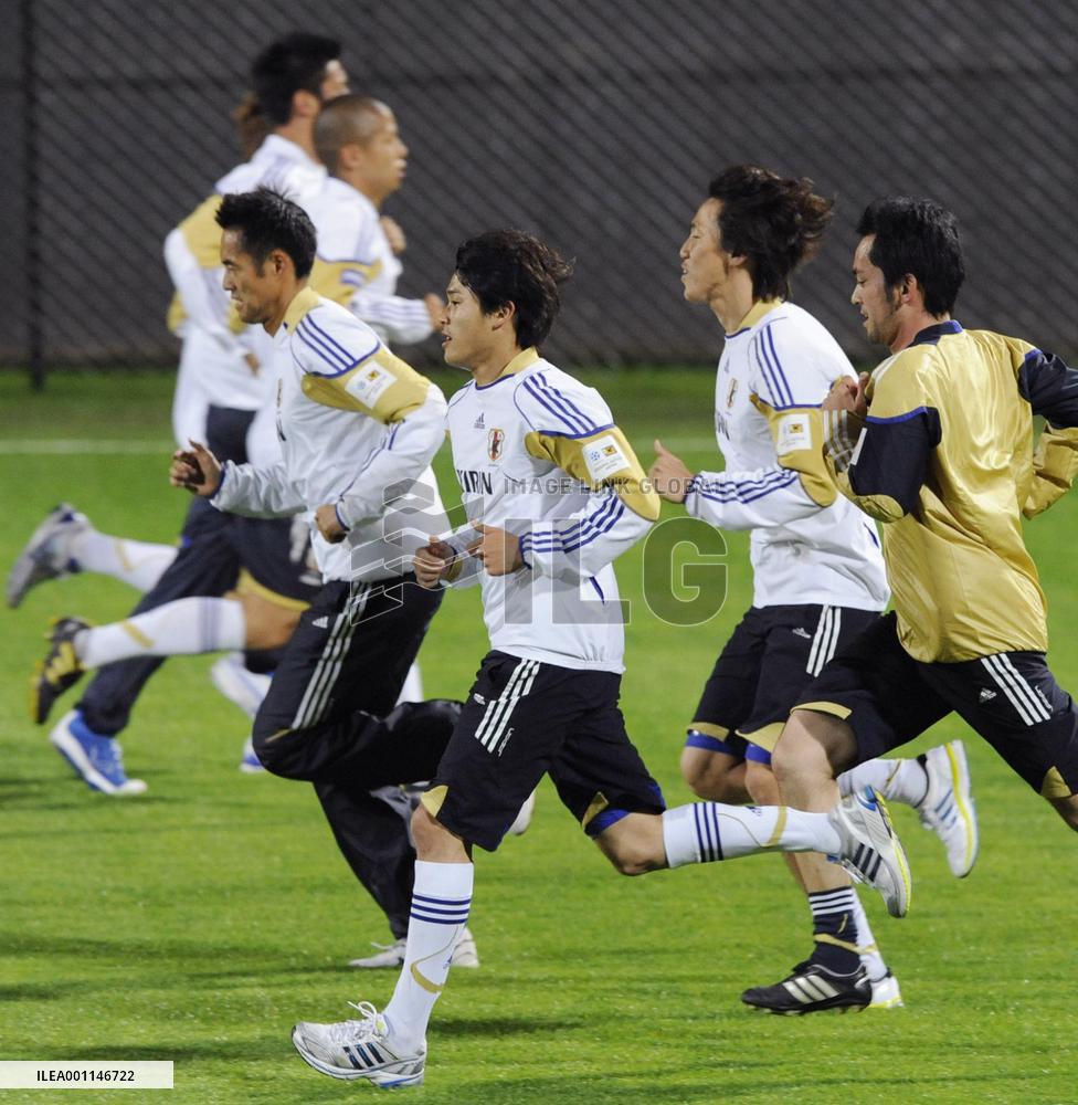 Japan's World Cup squad arrives in S. Africa