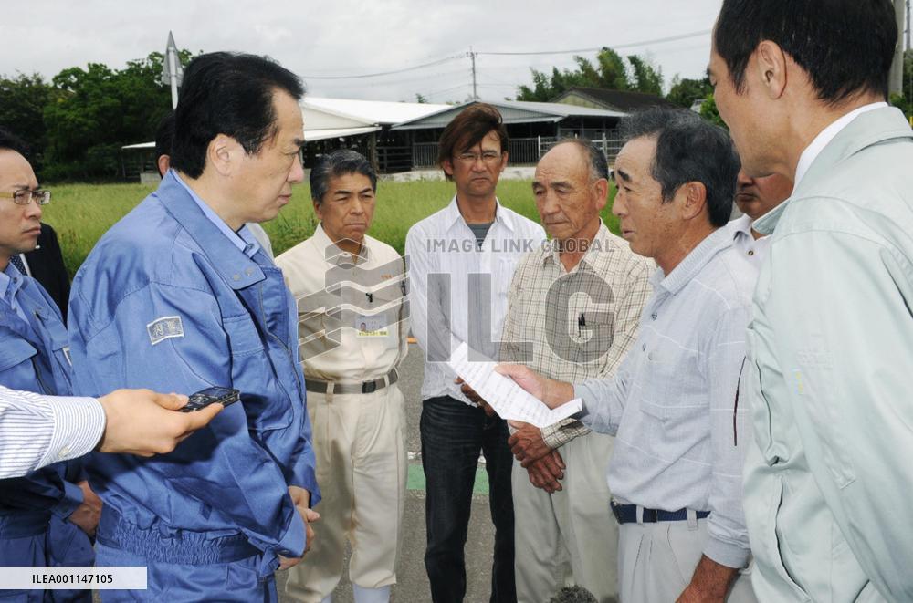 Kan visits Miyazaki over foot-and-month disease